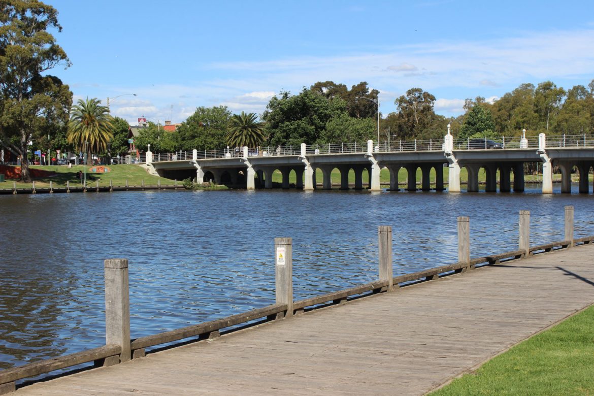 Lake Benalla bridge